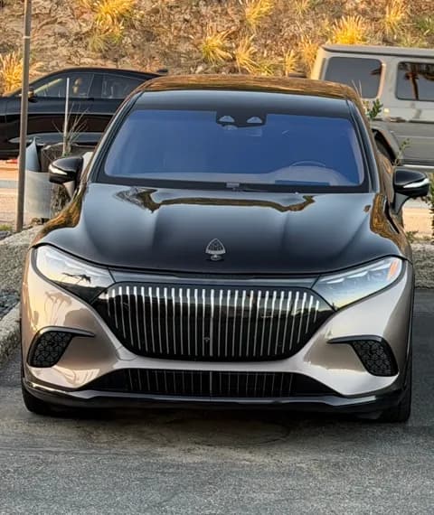 Head-on hero shot of the Maybach EQS SUV's signature grille